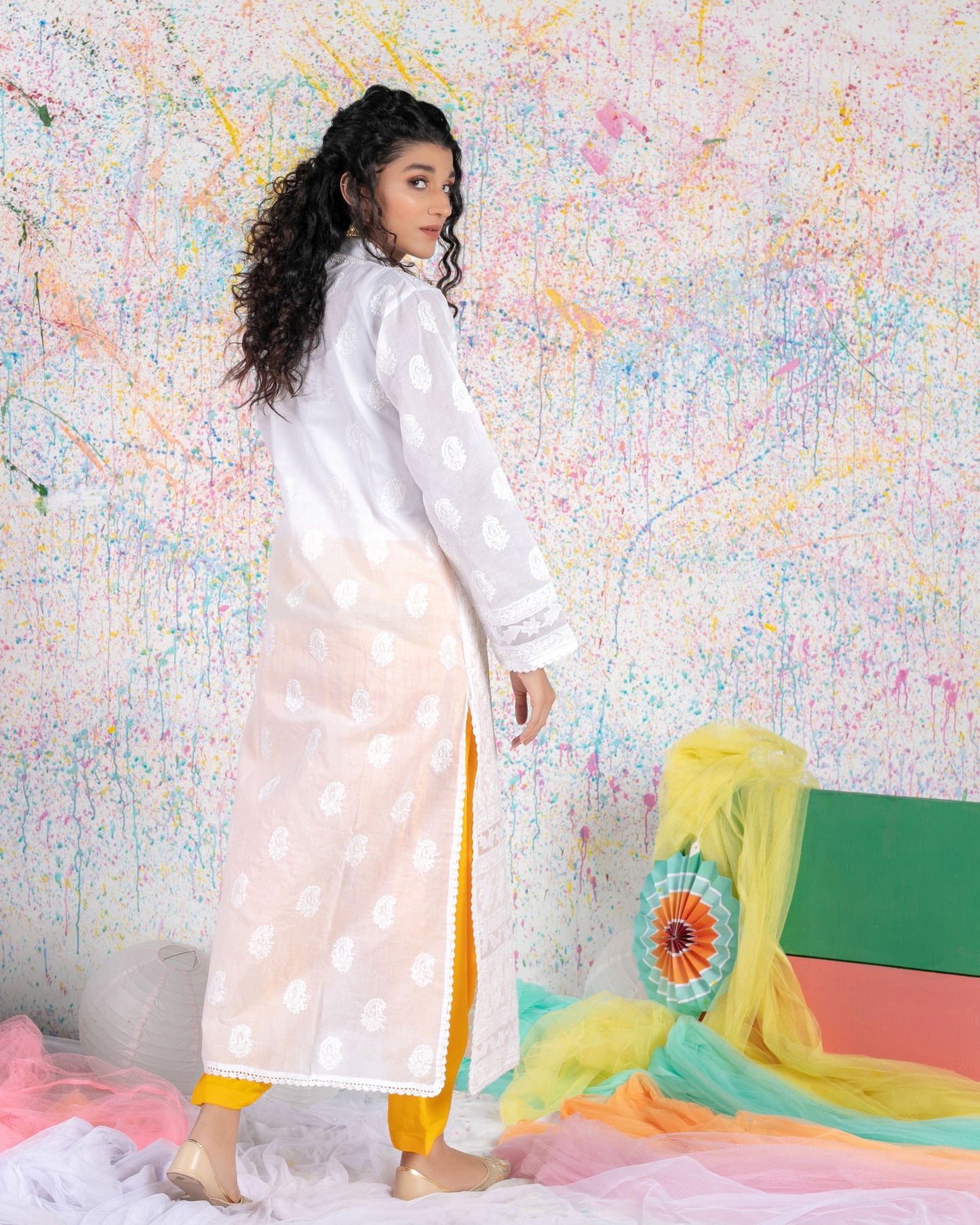 Aafrinish By Niazi Rehma Zaman White \long \kurta Chikankari Chikan Kari Hand Embroidery Splatter Painting