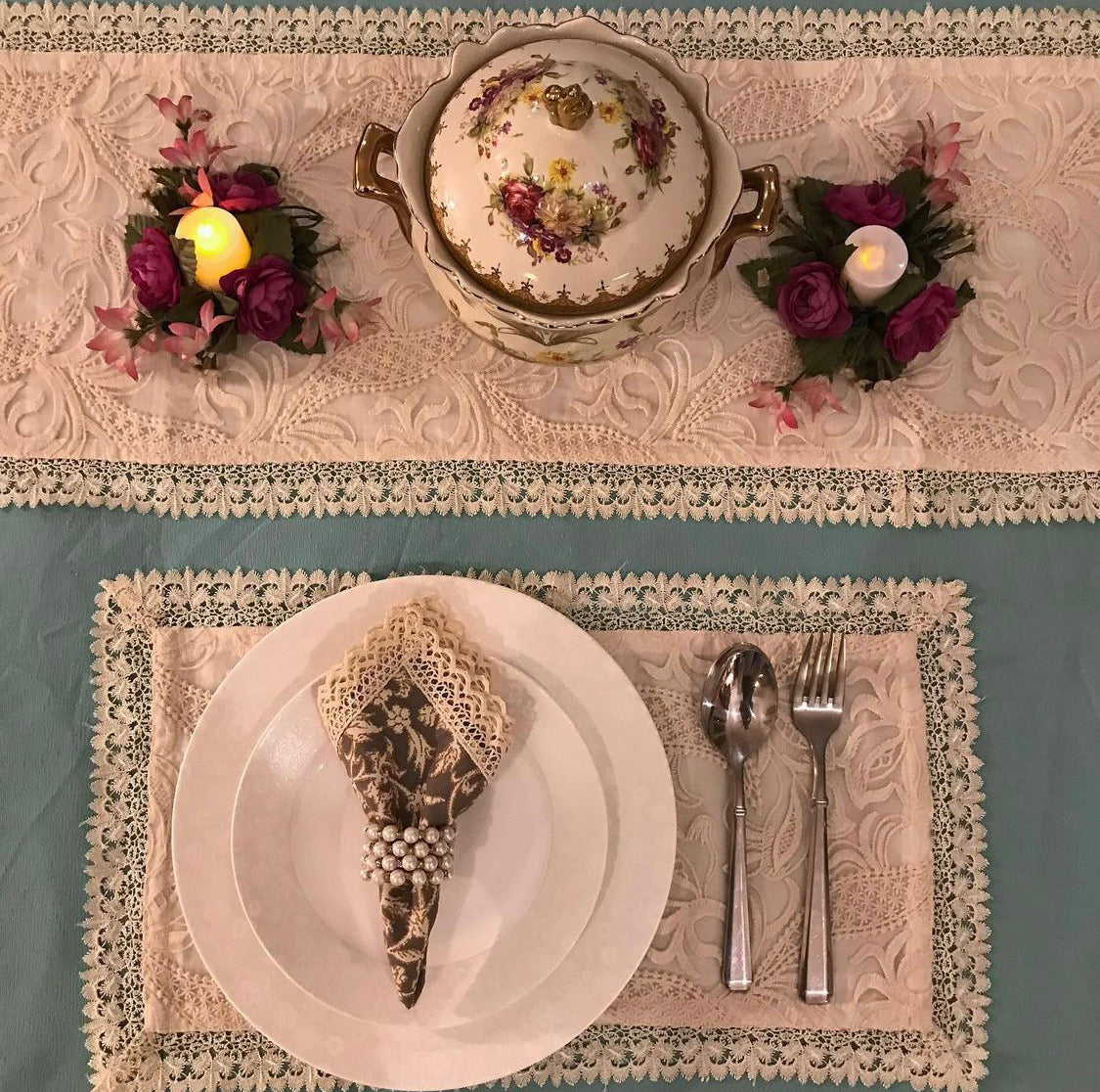 Vintage Embroidered Off White Mat (Set)