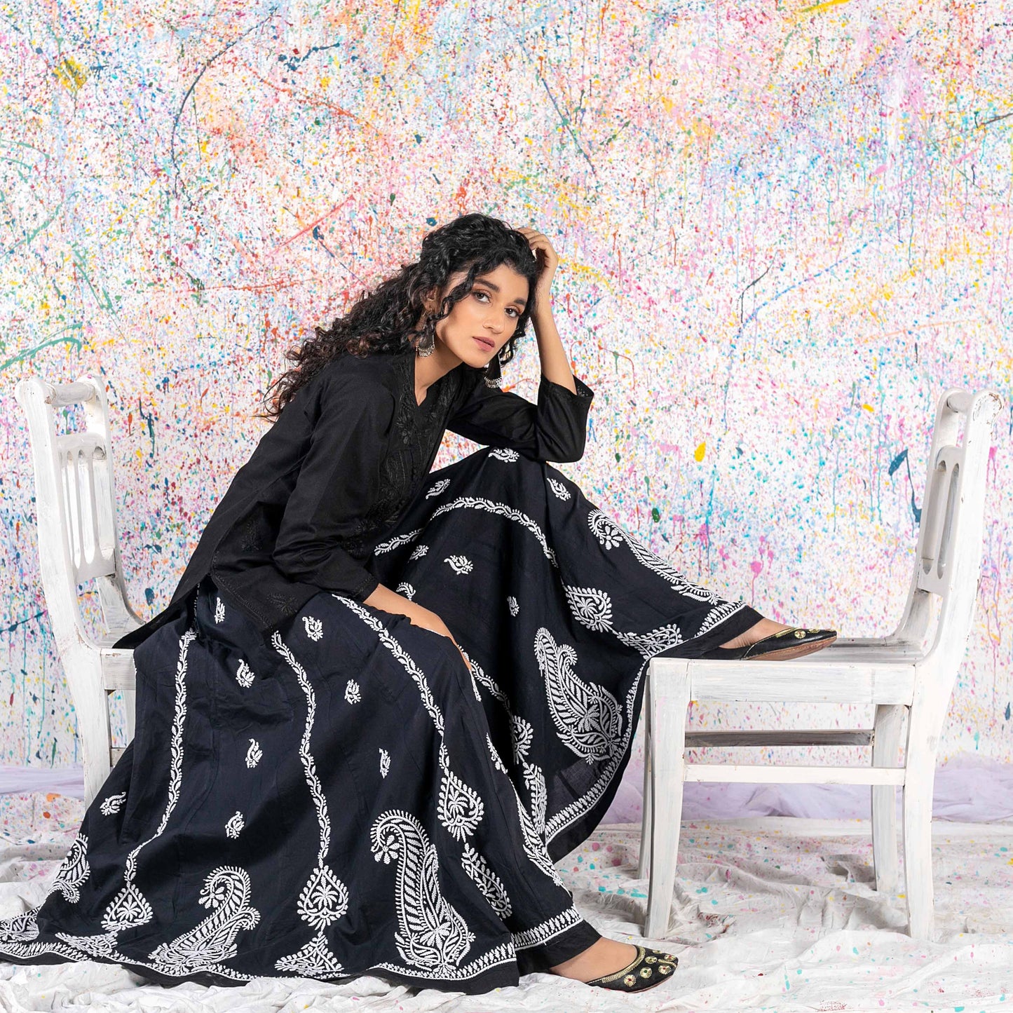 Aafrinish Rehma zaman black kurti black embroidery Chikan Kari Kurta Black on Black Splatter painting curly hair
