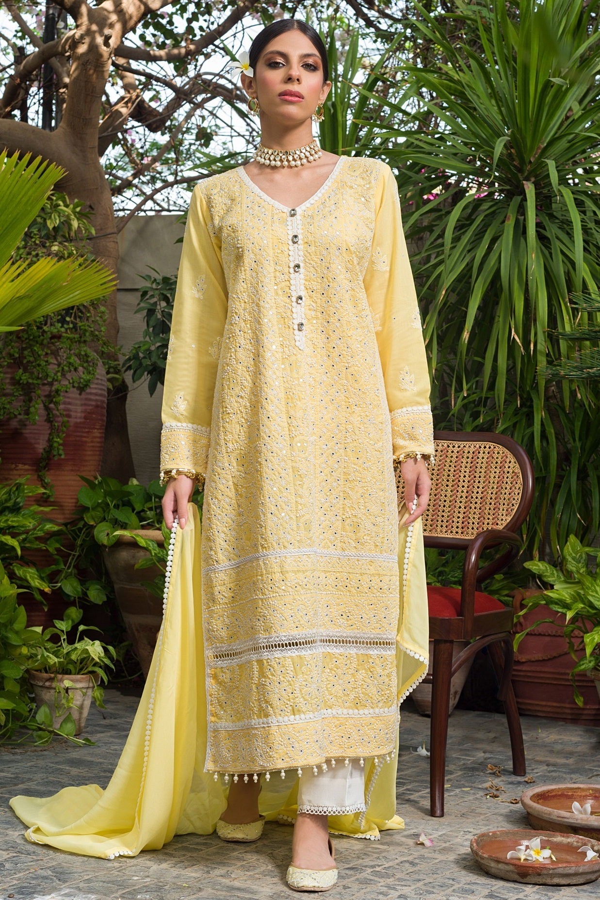 Aafrinish by Niazi Amal Abedi Yellow Chikankari Kurta Nadir Toosy
